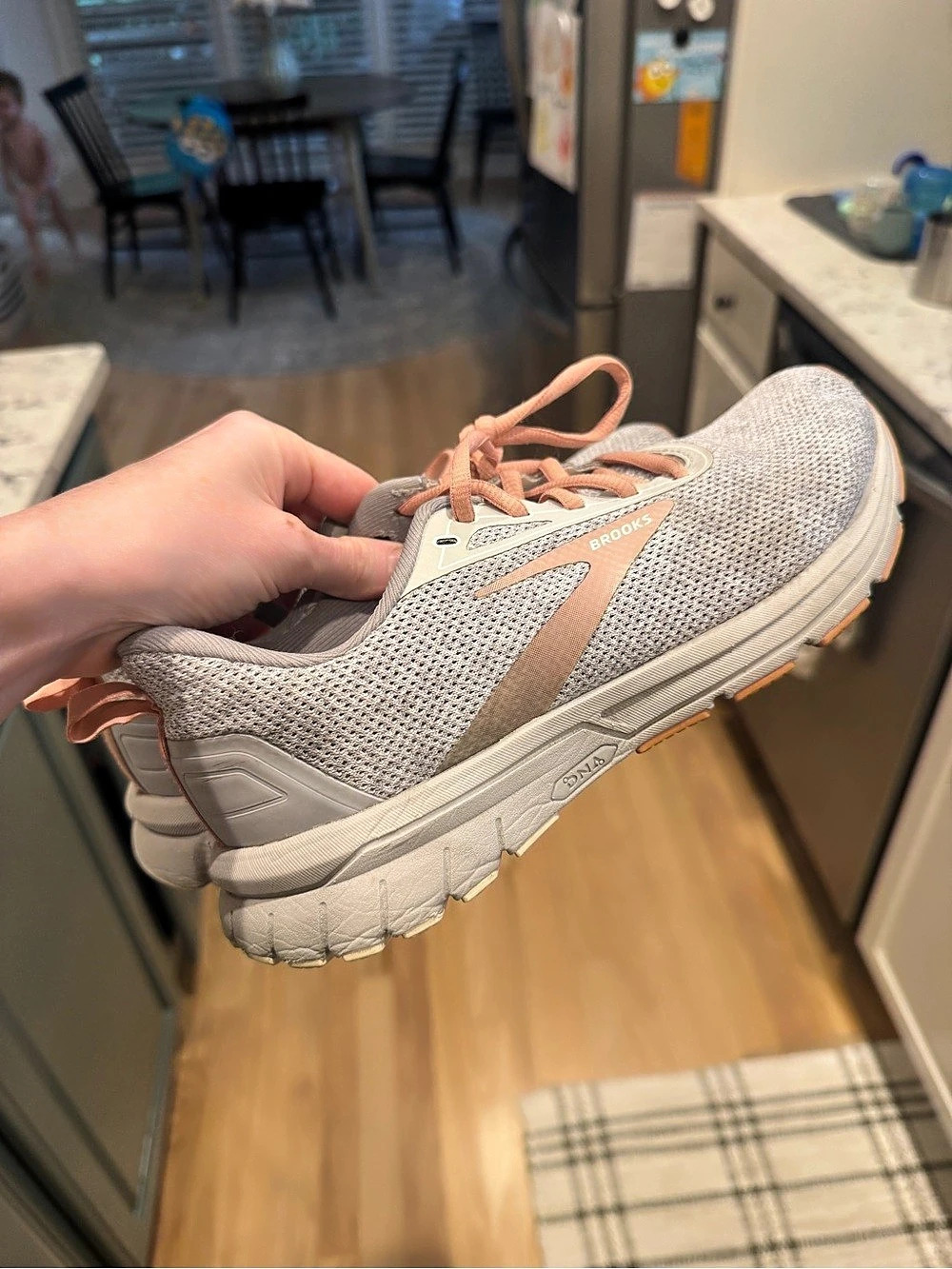 Brooks Anthem 3 Women's Athletic Shoes Gray & Pink Size 8.5